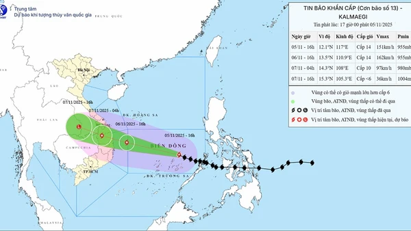 Bản đồ dự báo quỹ đạo và cường độ bão số 13 (Kalmaegi) lúc 17 giờ ngày 05/11.