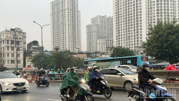 Dự báo khu vực Hà Nội sáng có mưa, mưa rào, trời rét. (Ảnh minh họa: Đ.T)