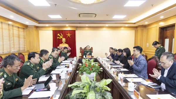 Quang cảnh buổi làm việc. Ảnh: Quang Vinh.