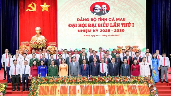 Đồng Chí Lê Ngọc Quang Giữ Chức Bí Thư Thành Ủy Đà Nẵng Ban Chấp Hành Đảng Bộ Tỉnh Cà Mau Nhiệm Kỳ 2020-2025 Chụp Ảnh Lưu Niệm Tại Phiên Trù Bị.