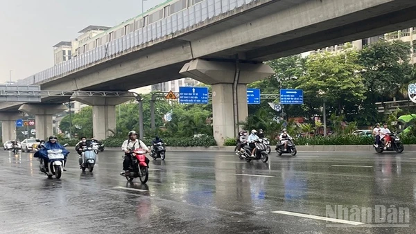 Dự báo khu vực Hà Nội sáng có mưa, mưa vừa và dông. (Ảnh minh họa: Đ.T)