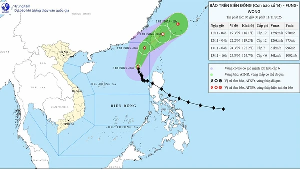 Bản đồ dự báo quỹ đạo và cường độ bão số 14 phát lúc 5 giờ ngày 11/11.