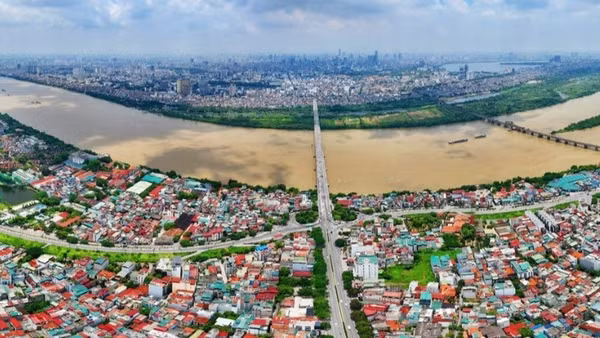 Sông Hồng, đoạn chảy qua địa bàn thành phố Hà Nội. 
