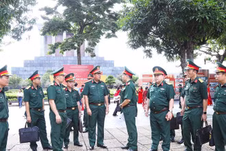 Bộ Tư lệnh Lăng Chủ tịch Hồ Chí Minh báo cáo việc triển khai lắp lắp đặt lều y tế sau Lăng Chủ tịch Hồ Chí Minh.