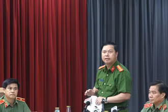 Đại tá Nguyễn Công Khôi thông tin với báo chí tại buổi họp báo. (Ảnh: cand.com.vn)