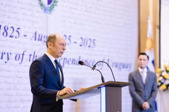 Ông Raul Pollak Giamprieto, Đại sứ Đặc mệnh toàn quyền Cộng hòa Đông Uruguay tại Việt Nam phát biểu tại Lễ kỷ niệm. (Ảnh: ĐSQ Uruguay tại Việt Nam)