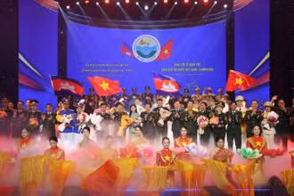 Tiết mục nghệ thuật tại chương trình Giao lưu sĩ quan trẻ biên giới Việt Nam-Campuchia năm 2025. 