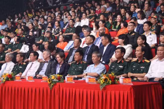Các đại biểu tham dự chương trình. (Ảnh: HẢI LY)