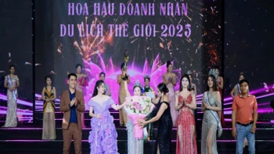 Thí sinh Vũ Thị Hương nhận danh hiệu Hoa hậu doanh nhân du lịch thế giới 2025.