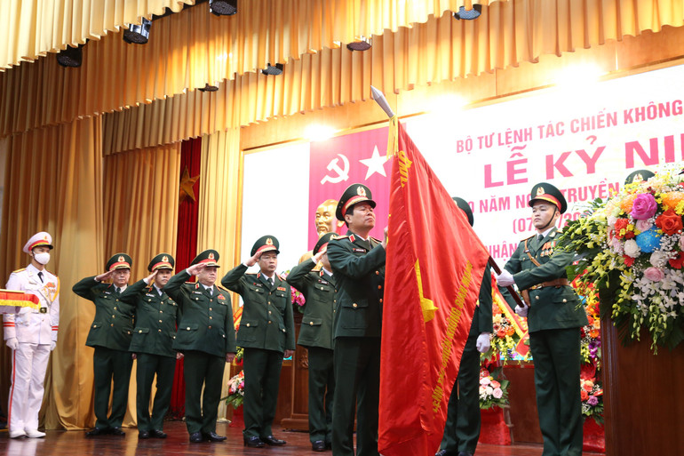 Bộ Tư lệnh 86 đón nhận huân chương hạng 3. qd-3.jpg