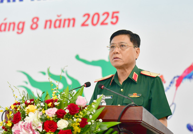 Thiếu tướng Huỳnh Văn Ngon, Phó Chính ủy Quân khu 9, phát biểu chỉ đạo. 2.jpg