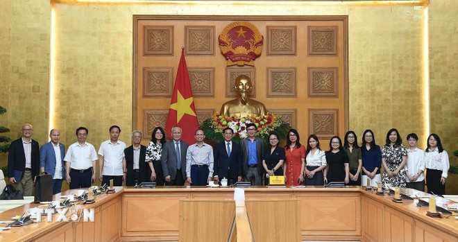 Phó Thủ tướng Bùi Thanh Sơn tiếp các chuyên gia, nhà khoa học của Tổ chức AVSE Global. (Ảnh: TTXVN phát) Phó Thủ tướng Bùi Thanh Sơn tiếp các chuyên gia, nhà khoa học của Tổ chức AVSE Global. (Ảnh: TTXVN phát)
