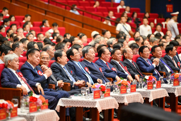 Các đại biểu dự Lễ kỷ niệm 100 năm Ngày Báo chí Cách mạng Việt Nam (21/6/1925-21/6/2025). (Ảnh: Đăng Khoa) be-mac-hoi-bao-9978.jpg