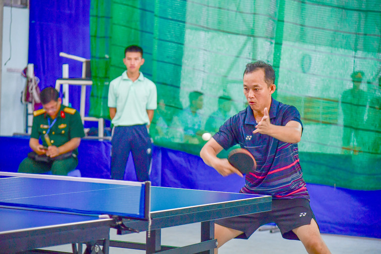 Vận động viên thi đấu môn bóng bàn. 5.jpg