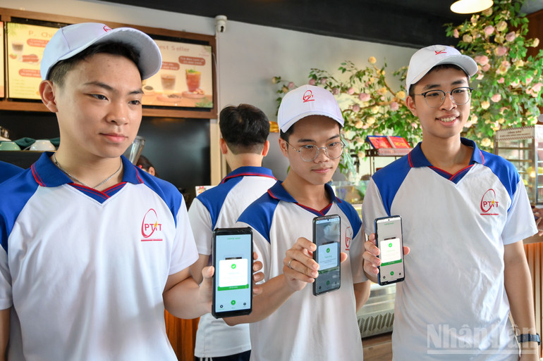 Dự án không chỉ là công cụ quản lý hay khuyến khích hành vi tích cực, mà còn là bước thử nghiệm quan trọng trong tiến trình chuyển đổi số toàn diện giáo dục đại học. ndo_br_p-coin-hv-buu-chinh-vien-thong-9410.jpg