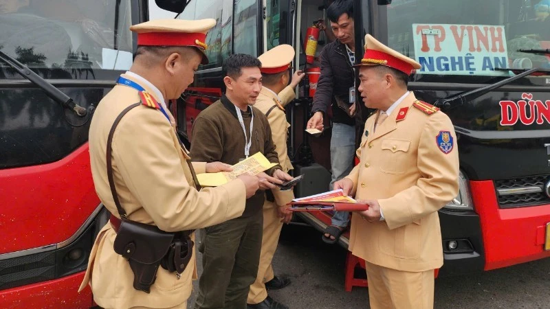 Thủ tướng chỉ đạo đảm bảo giao thông thông suốt dịp Tết Bính Ngọ 2026