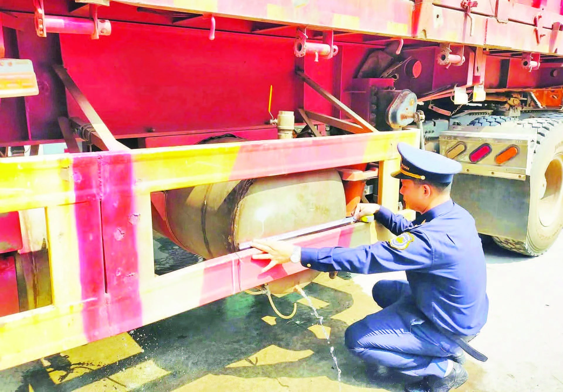Quảng Trị phát hiện nhiều vụ vận chuyển xăng dầu trái phép qua biên giới