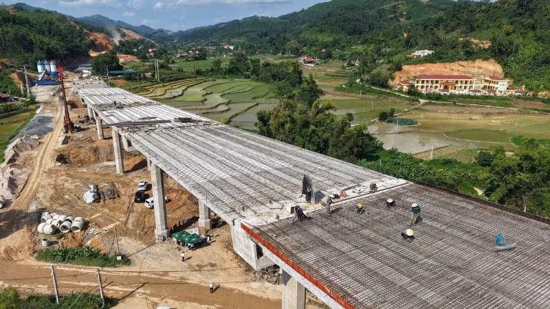 Chính phủ xác định giải ngân vốn đầu tư công là động lực then chốt để dẫn dắt, lan tỏa các nguồn lực xã hội.