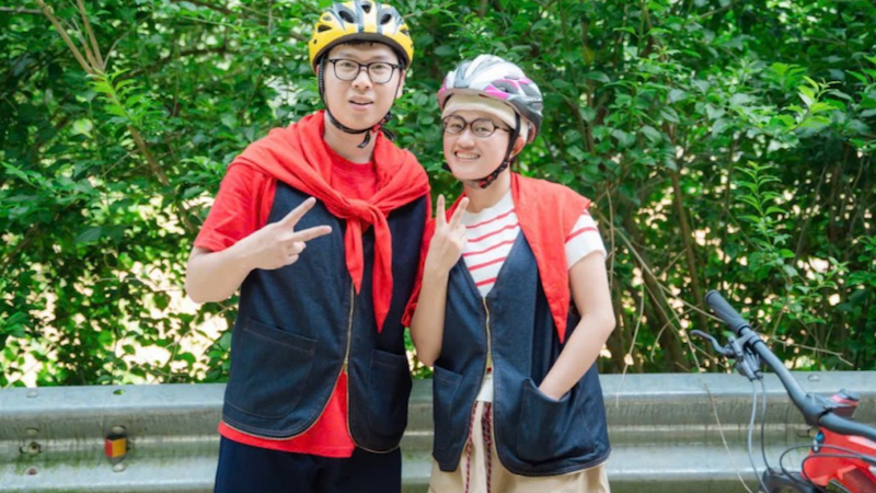 Hai bạn trẻ Nguyễn Ngọc Anh và Nguyễn Xuân Tiến, những người sáng lập "Tiệm may yêu nước".