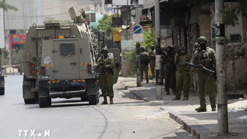 Các lực lượng Israel được triển khai tại thành phố Nablus, Bờ Tây. (Ảnh: THX/TTXVN)
