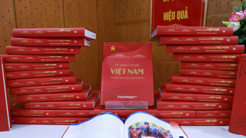 Cuốn sách “Tự hào cơ đồ Việt Nam”.