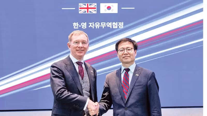 Các quan chức thương mại Anh và Hàn Quốc gặp gỡ tại Luân Đôn. (Ảnh: BỘ KINH DOANH VÀ THƯƠNG MẠI ANH)