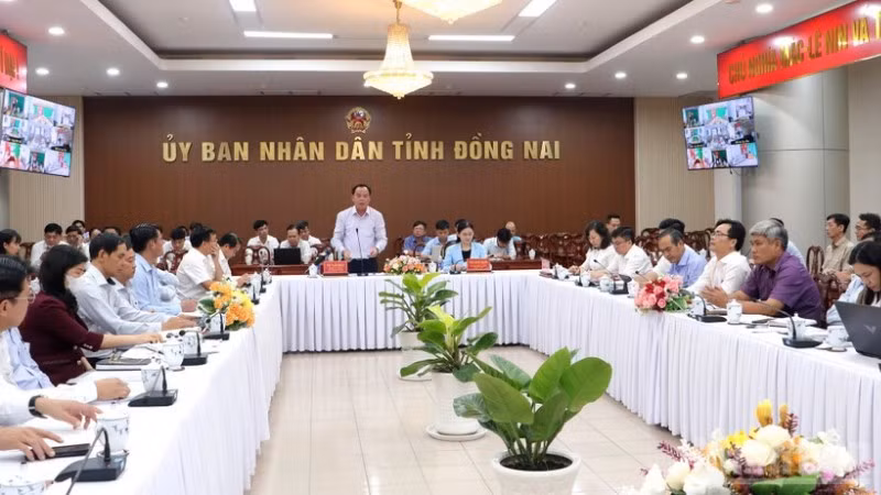 Chủ tịch Ủy ban nhân dân tỉnh Đồng Nai Võ Tấn Đức phát biểu tại buổi làm việc.