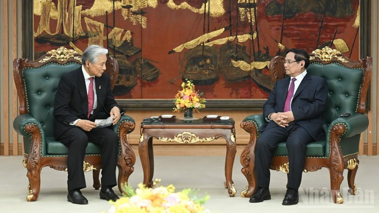 Thủ tướng Phạm Minh Chính tiếp ông Fukuda Tomikazu, Thống đốc tỉnh Tochigi (Nhật Bản). (Ảnh: TRẦN HẢI)