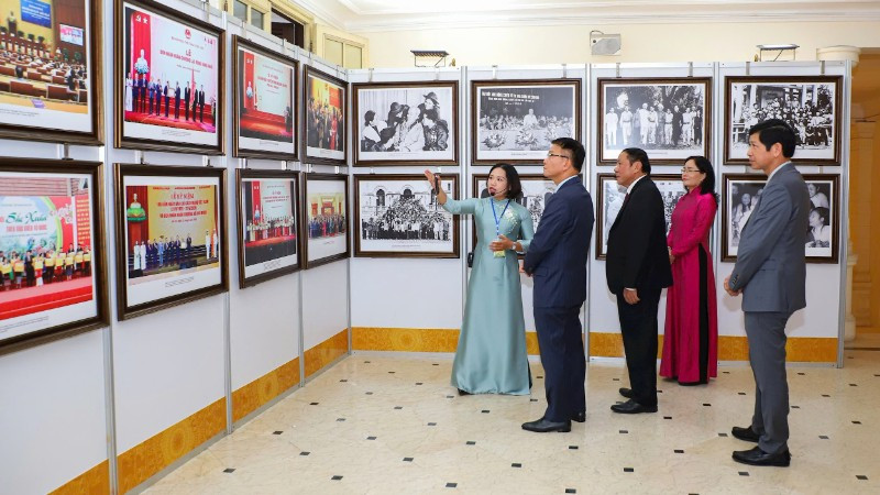 Triển lãm “Một số hình ảnh phong trào thi đua yêu nước và các gương điển hình tiên tiến của Bộ Văn hóa, Thể thao và Du lịch giai đoạn 2020-2025”. (Ảnh: Bộ VHTTDL)