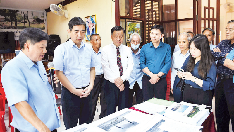 Kiều bào Việt Nam tại Thái Lan thảo luận kế hoạch xây dựng công trình Nhà sàn Bác Hồ. (Ảnh: XUÂN SƠN)