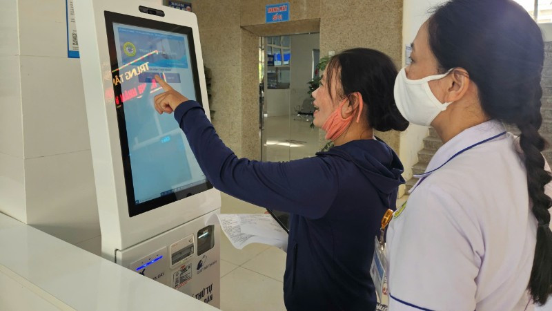 Người dân luôn được quan tâm, tạo điều kiện thuận lợi khi đến chăm sóc sức khỏe.