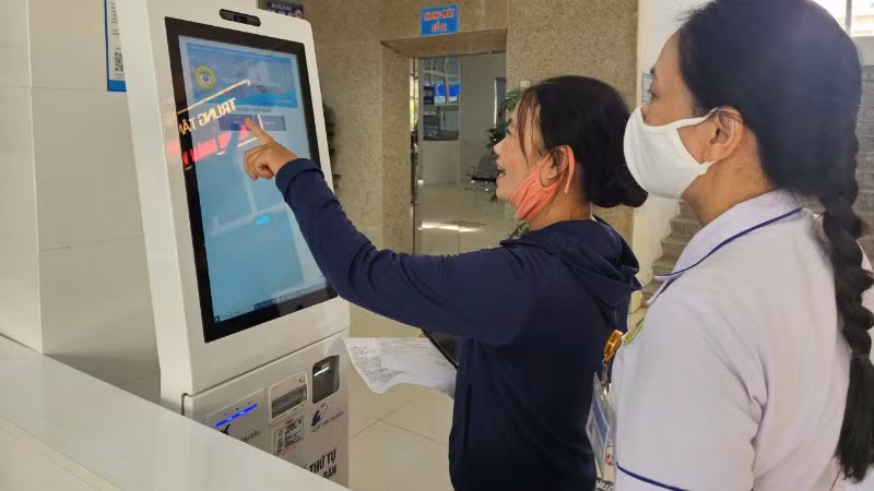 Người dân luôn được quan tâm, tạo điều kiện thuận lợi khi đến chăm sóc sức khỏe.