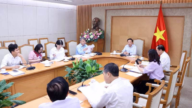 Phó Thủ tướng Trần Hồng Hà chủ trì cuộc họp. (Ảnh: VĂN ĐIỆP/TTXVN)