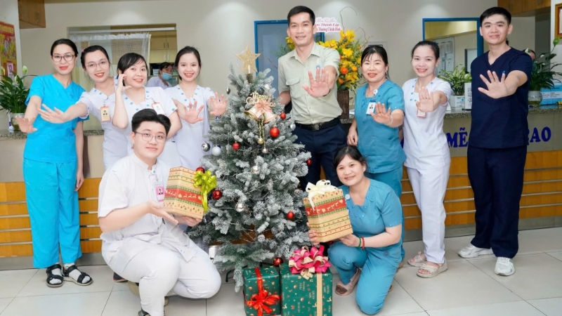 Các hoạt động mừng Giáng sinh được tổ chức tại cơ sở y tế trên địa bàn thành phố (Bệnh viện Đại học Y Dược).