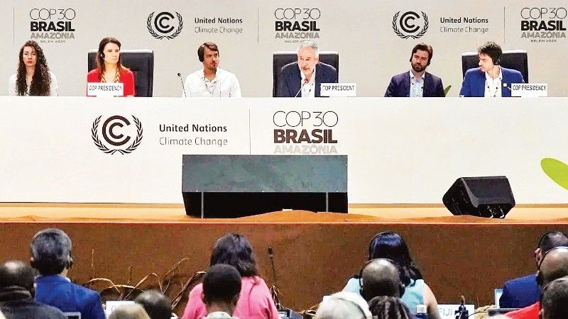 Một phiên họp toàn thể của COP30 tại Brazil.