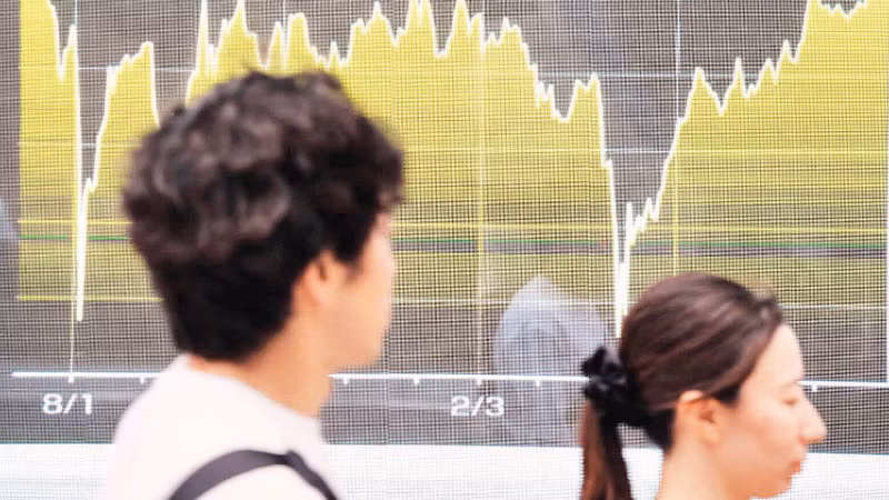 Thị trường chứng khoán phản ứng thận trọng trước thông báo áp thuế mới của Mỹ.