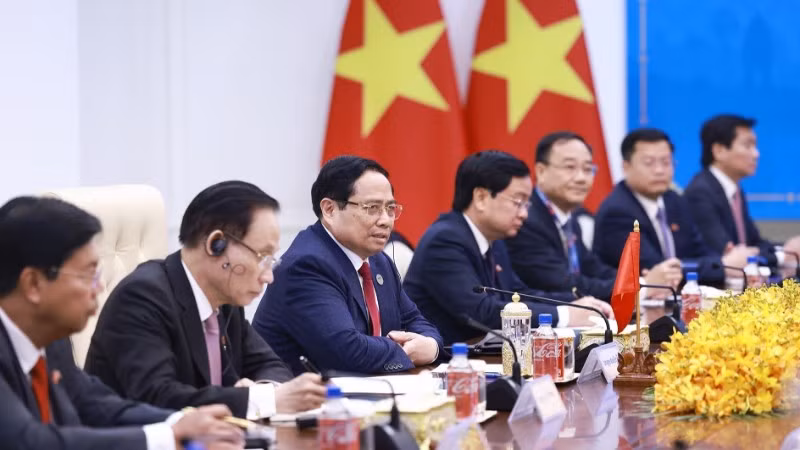 Thủ tướng Phạm Minh Chính phát biểu tại cuộc gặp Thủ tướng Campuchia Hun Manet. (Ảnh: DƯƠNG GIANG-TTXVN)