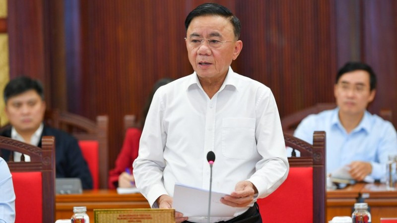 Ủy viên Bộ Chính trị, Thường trực Ban Bí thư Trần Cẩm Tú.