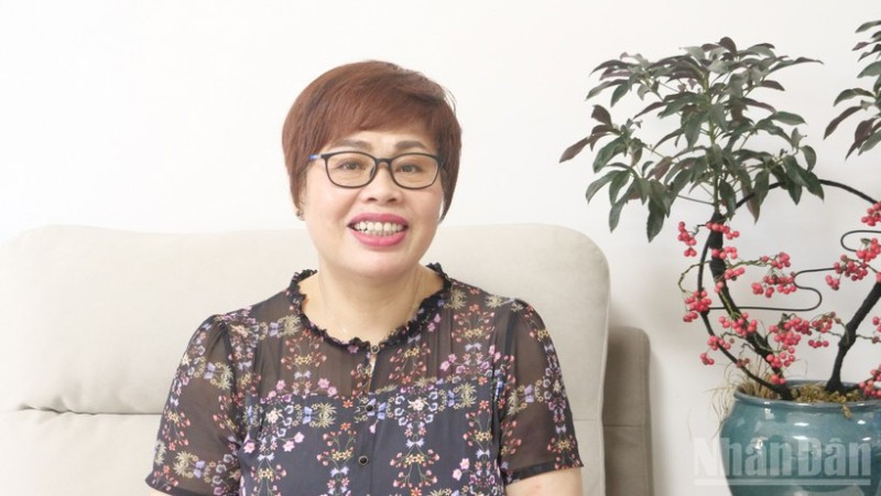 Giáo sư Phan Kim Nga trong một lần trả lời phỏng vấn của phóng viên Báo Nhân Dân thường trú tại Trung Quốc.