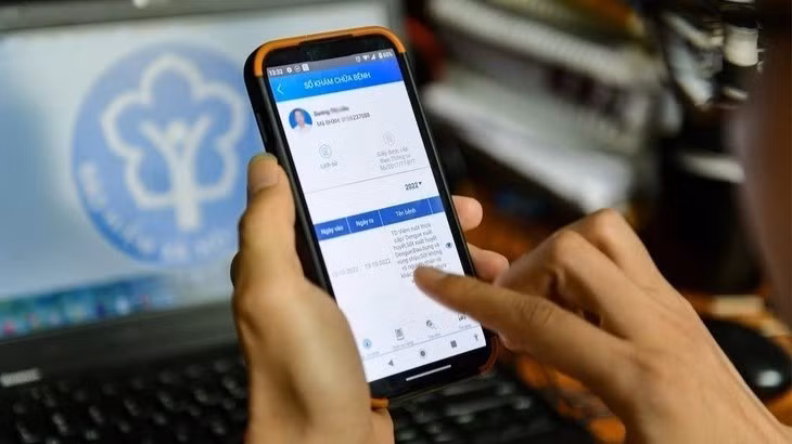 Sổ bảo hiểm xã hội điện tử sẽ thay thế cho sổ bảo hiểm xã hội giấy với nhiều lợi ích thiết thực. (Ảnh minh họa)