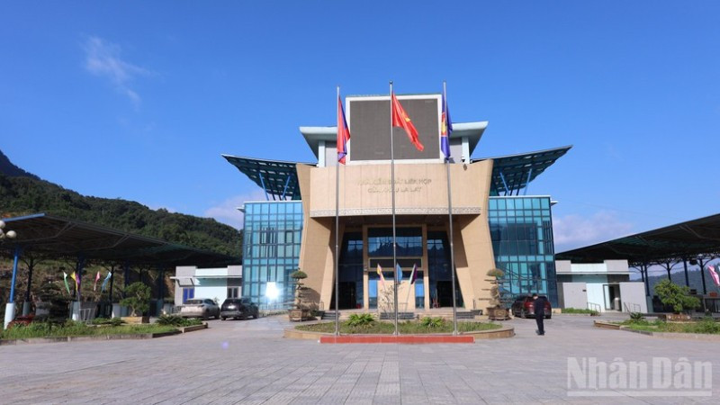 Cửa khẩu quốc tế La Lay giữ vai trò quan trọng trong dòng chảy xuất nhập khẩu của địa bàn.