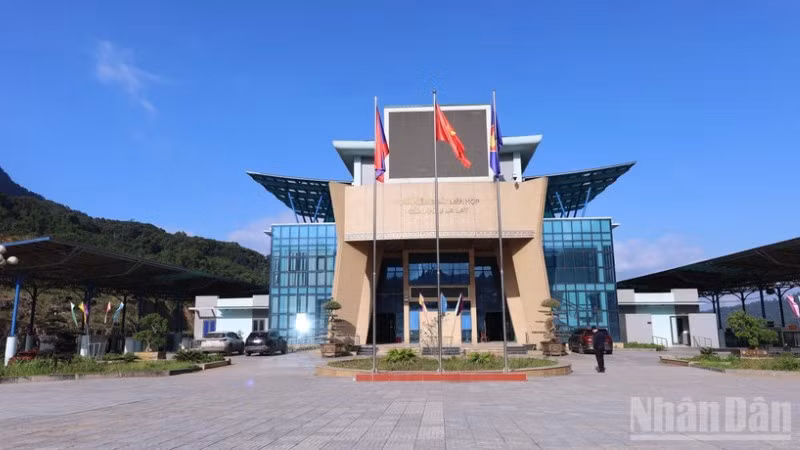 Cửa khẩu quốc tế La Lay giữ vai trò quan trọng trong dòng chảy xuất nhập khẩu của địa bàn.