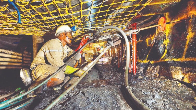 Công nhân khai thác mỏ ở Nam Phi. (Ảnh: WORLDFINANCE)
