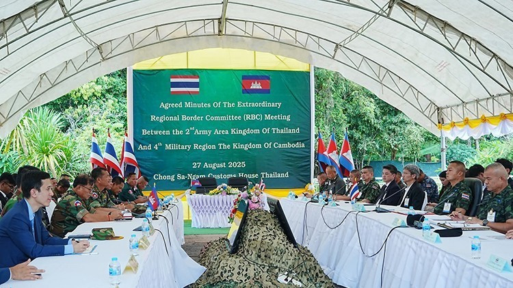 Toàn cảnh cuộc họp giữa Thái Lan và Campuchia. (Ảnh: KHMER TIMES)