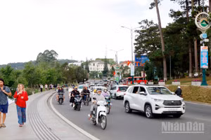 Phố phường xứ ngàn hoa Đà Lạt thông thoáng trong ngày đầu kỳ nghỉ lễ Giỗ Tổ.