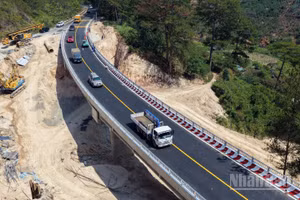 Cầu Xuân Hương, công trình cầu cạn vượt điểm sạt lở trên đèo Mimosa, phường Xuân Hương-Đà Lạt, tỉnh Lâm Đồng chính thức thông xe.