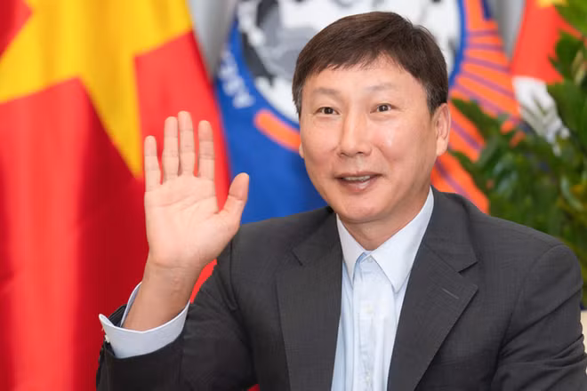 Huấn luyện viên Kim Sang Sik chia sẻ tại trụ sở Liên đoàn Bóng đá Việt Nam sau hành trình Vòng chung kết U23 châu Á 2026. (Ảnh: VFF)