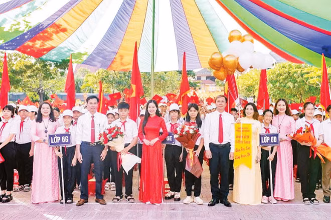 Trường THCS Phan Đình Phùng, phường Nam Đông Hà, tỉnh Quảng Trị khai giảng năm học mới 2025-2026