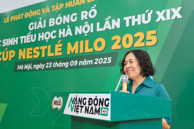 Bà Đỗ Thị Thanh Bình, Phó Tổng Biên tập Báo Thiếu niên Tiền phong và Nhi Đồng phát biểu tại Lễ phát động. 