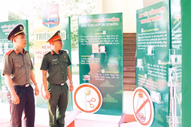 Công an Thành phố Hồ Chí Minh tuyên truyền về tác hại của ma túy.